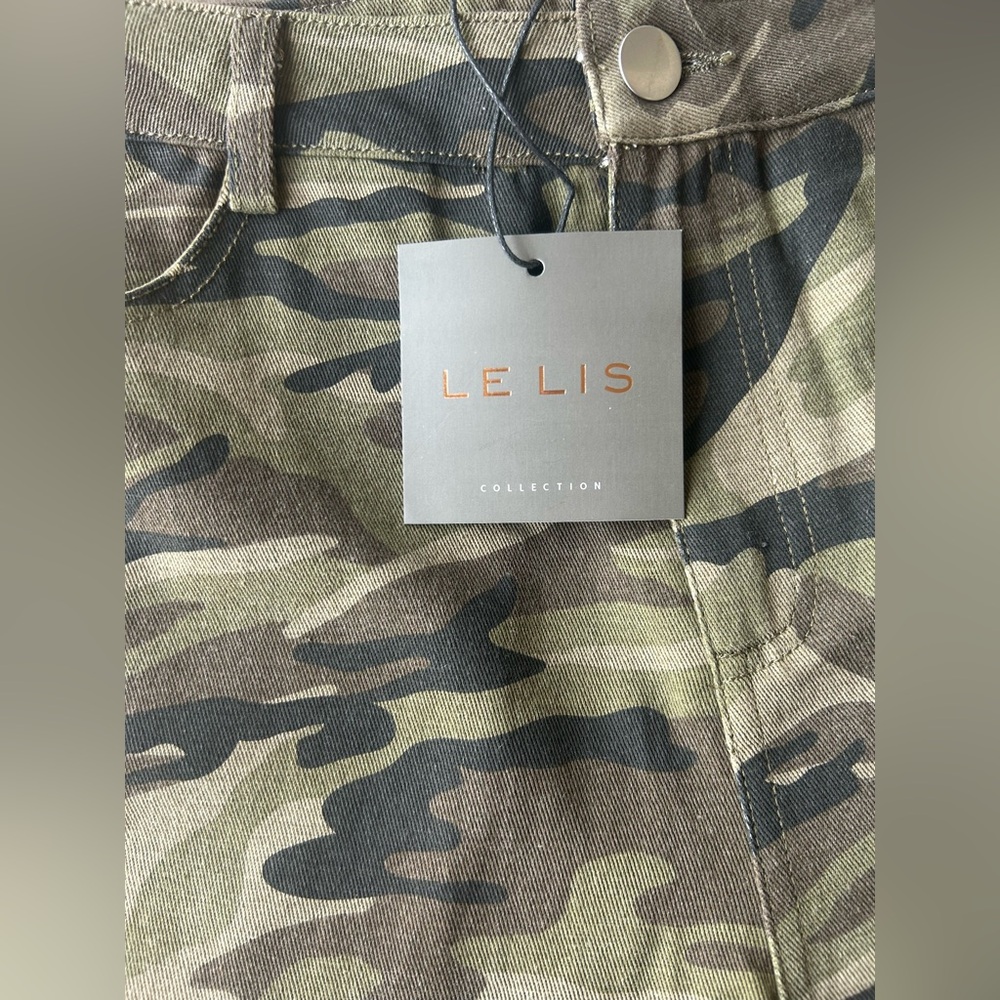 🆕 Le Lis Camouflage High Waisted Shorts - Picture 11 of 11